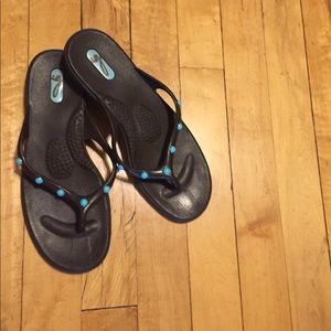 Women’s Size S Oka b Flip Flop Sandals